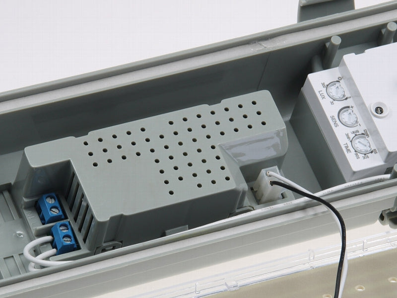 LED Deckenleuchte "HORTA", IP65 18W, 1350lm, 4000K, HF-Bewegungsmelder