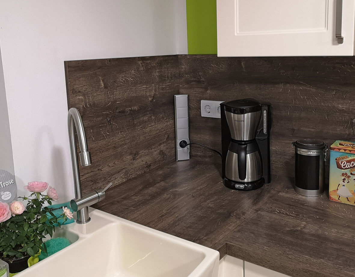 4-fach Steckdosenblock Edelstahl + 2xUSB für Aufbaumontage, 45°, Abdeckklappen