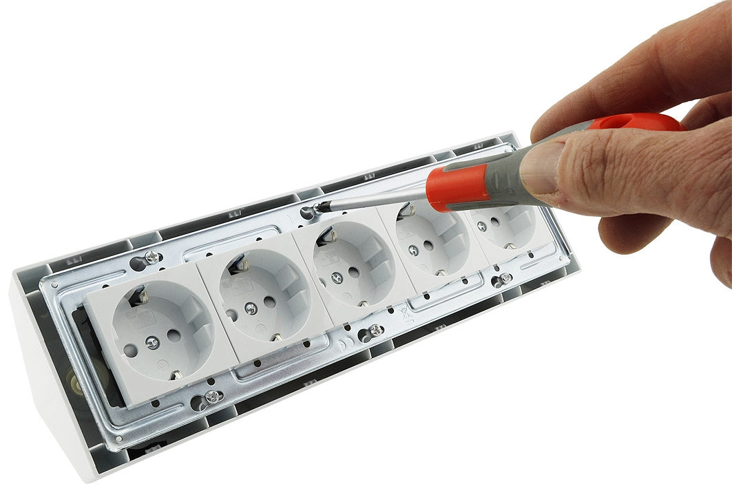 5-fach Steckdosenblock, weiß 250V~/ 16A, Aufbaumontage