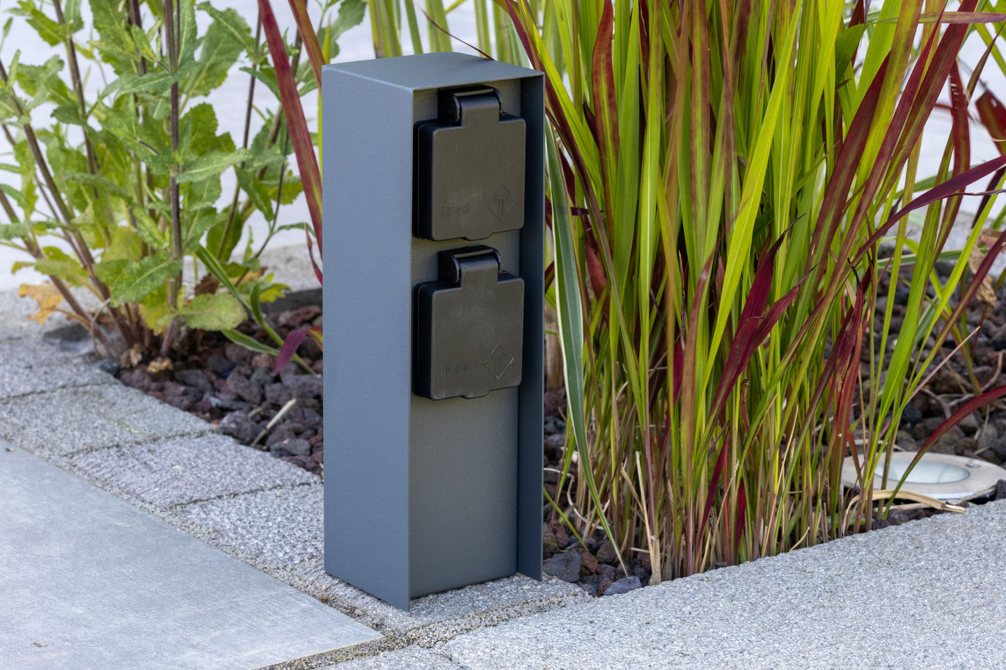 Steckdosensäule 2-fach, IP44, Anthrazit 250V~/ 16A, 8x8x23cm