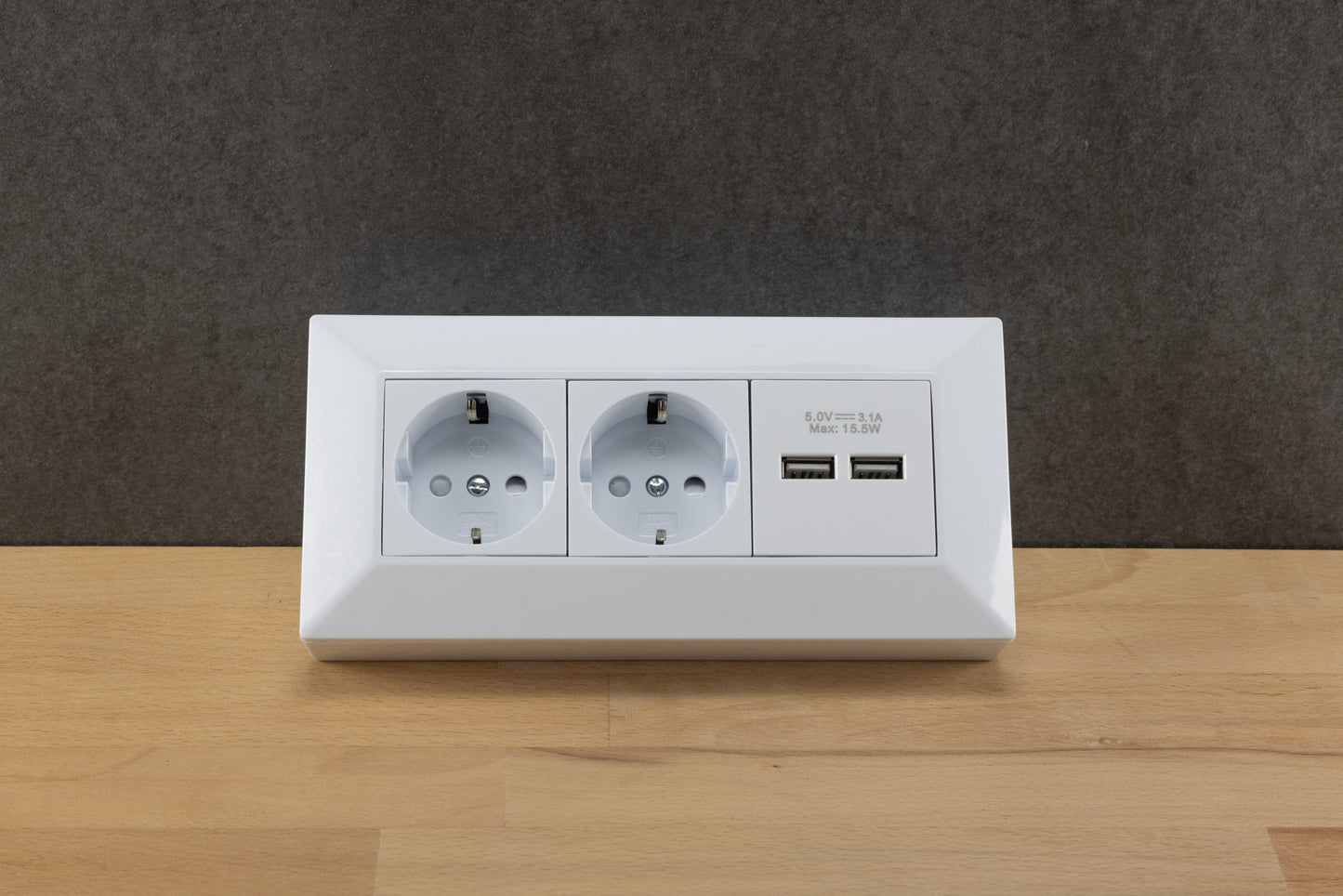 2-fach Steckdosenblock + 2x USB, weiß 250V~/ 16A, Aufbaumontage, USB 3,1A