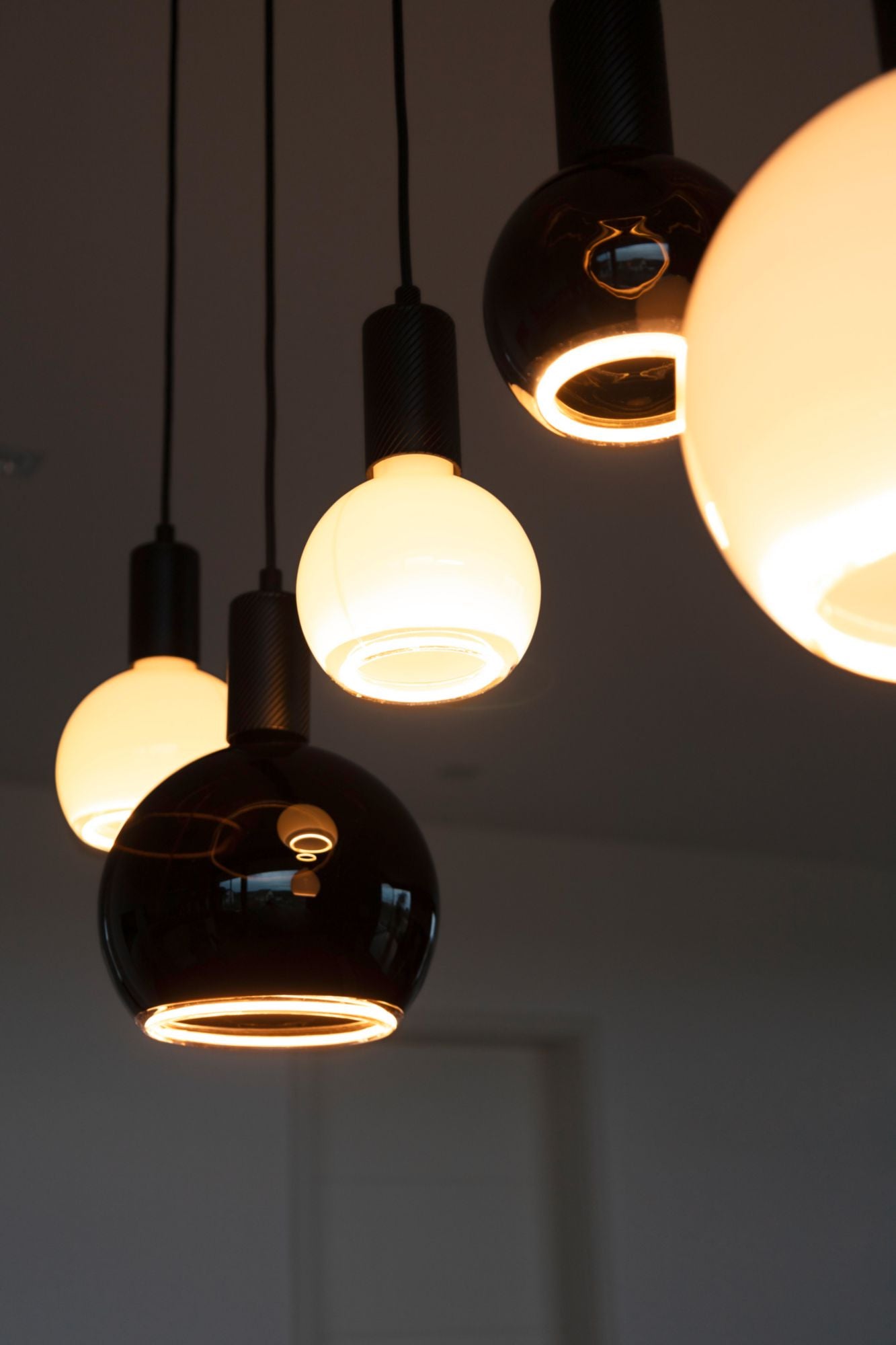 Deko-Light LED Design-Bulb BLACK MOON 150, DIM, E27, 4,0W, 2200K, schwarz