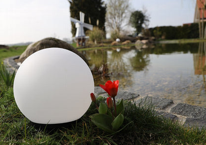 LED Solar Kugelleuchte 20cm Ø neutralweiße LEDs, IP44
