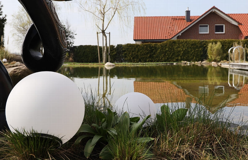 LED Solar Kugelleuchte 25cm Ø neutralweiße LEDs, IP44
