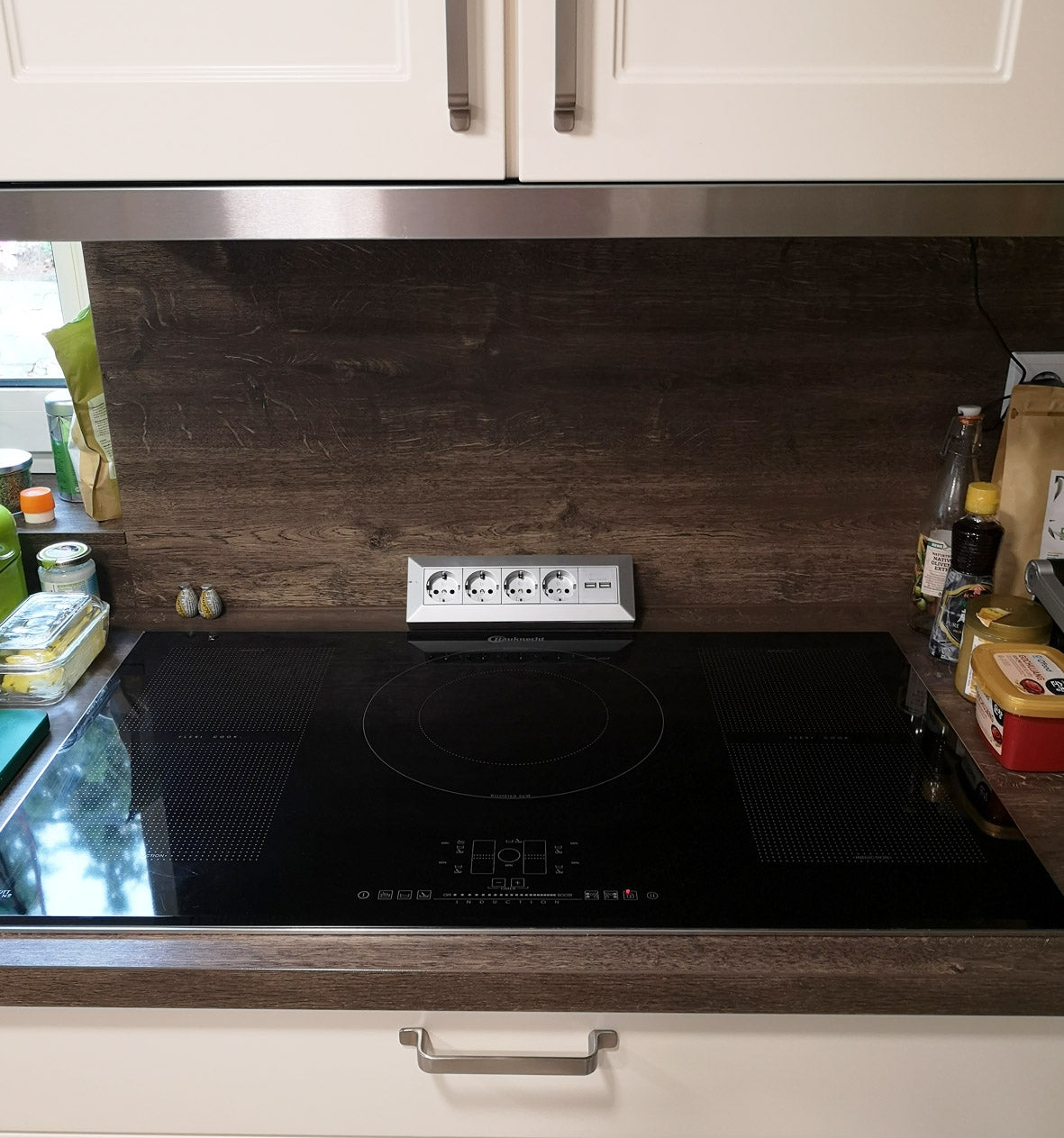 4-fach Steckdosenblock + 2x USB, silber 250V~/ 16A, Aufbaumontage
