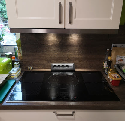 4-fach Steckdosenblock + 2x USB, schwarz 250V~/ 16A, Aufbaumontage