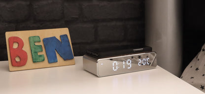 Uhrenwecker mit Thermometer, Anzeige und Smartphone-Induktionsladung