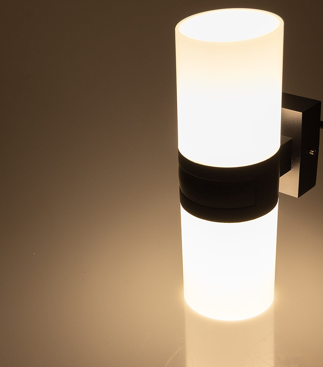 LED Wandleuchte "TUBULAR" IP65 20W, 2085lm, 180° Bewegungsmelder, 2900K
