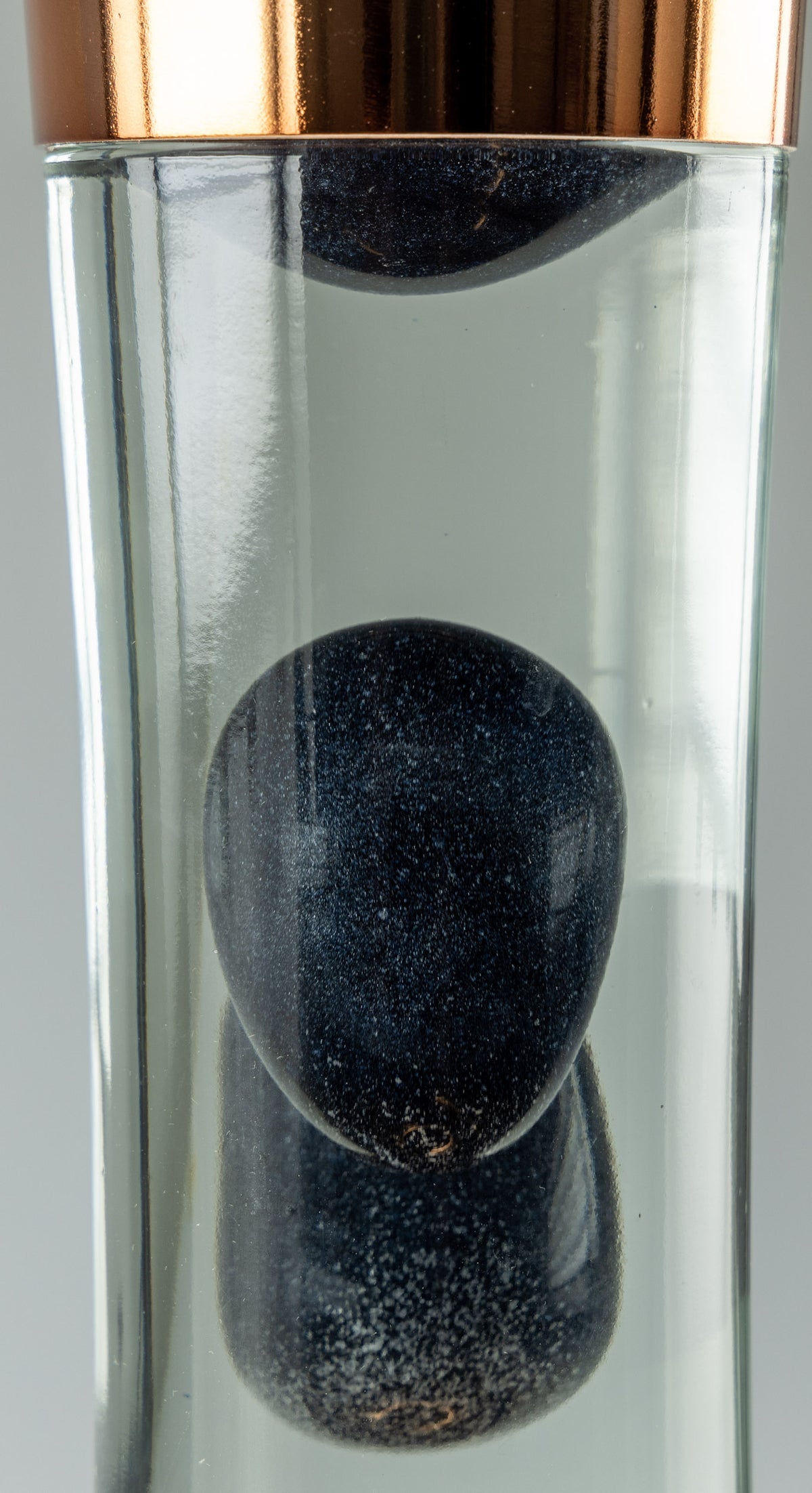Lavalampe 40cm Wasser: Klar / Wachs: Schwarz Metallic / Body: Kupfer