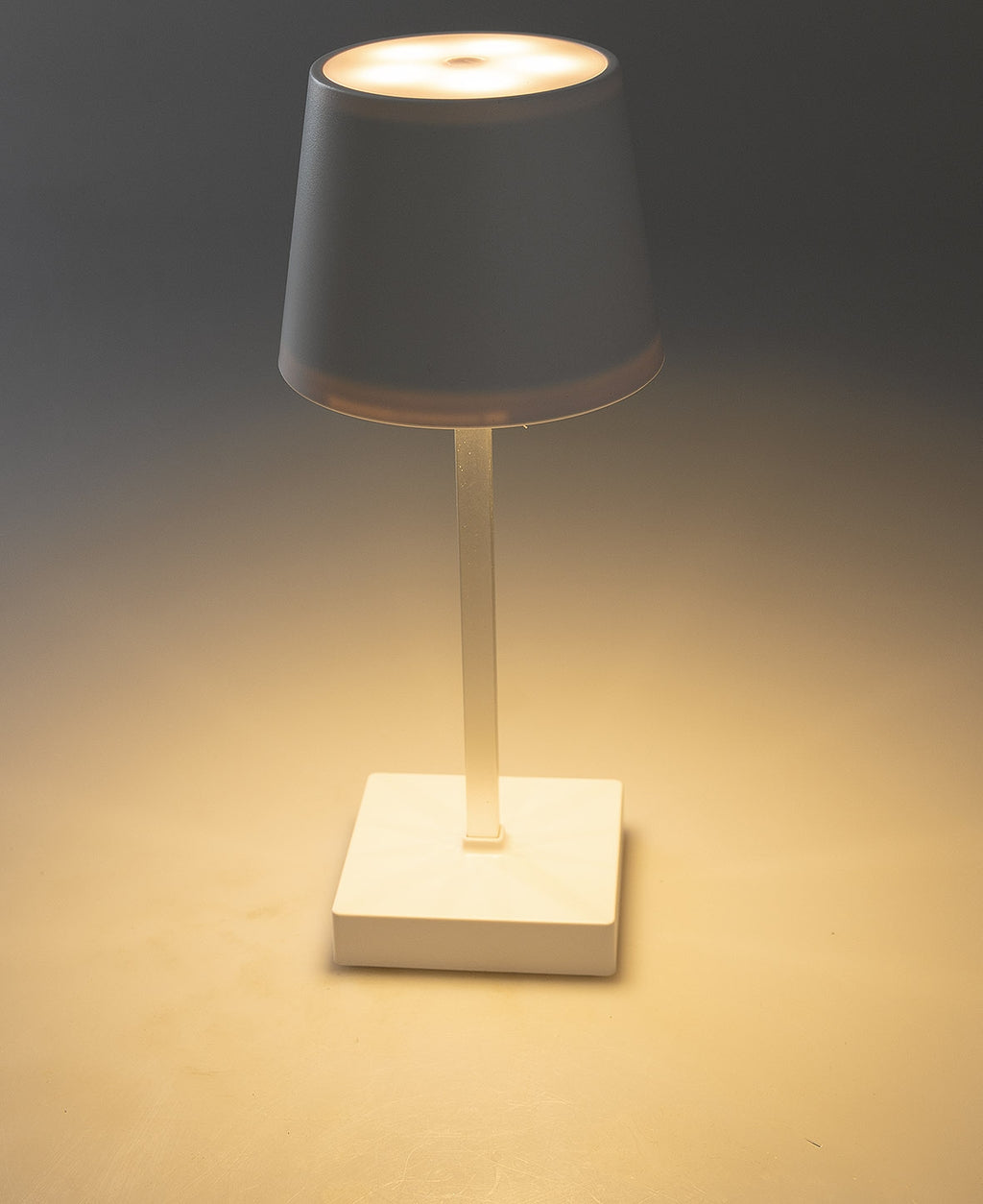 LED Tischleuchte 26cm, Weiß 3xAA A Batterie, dimmbar, Licht warmweiß