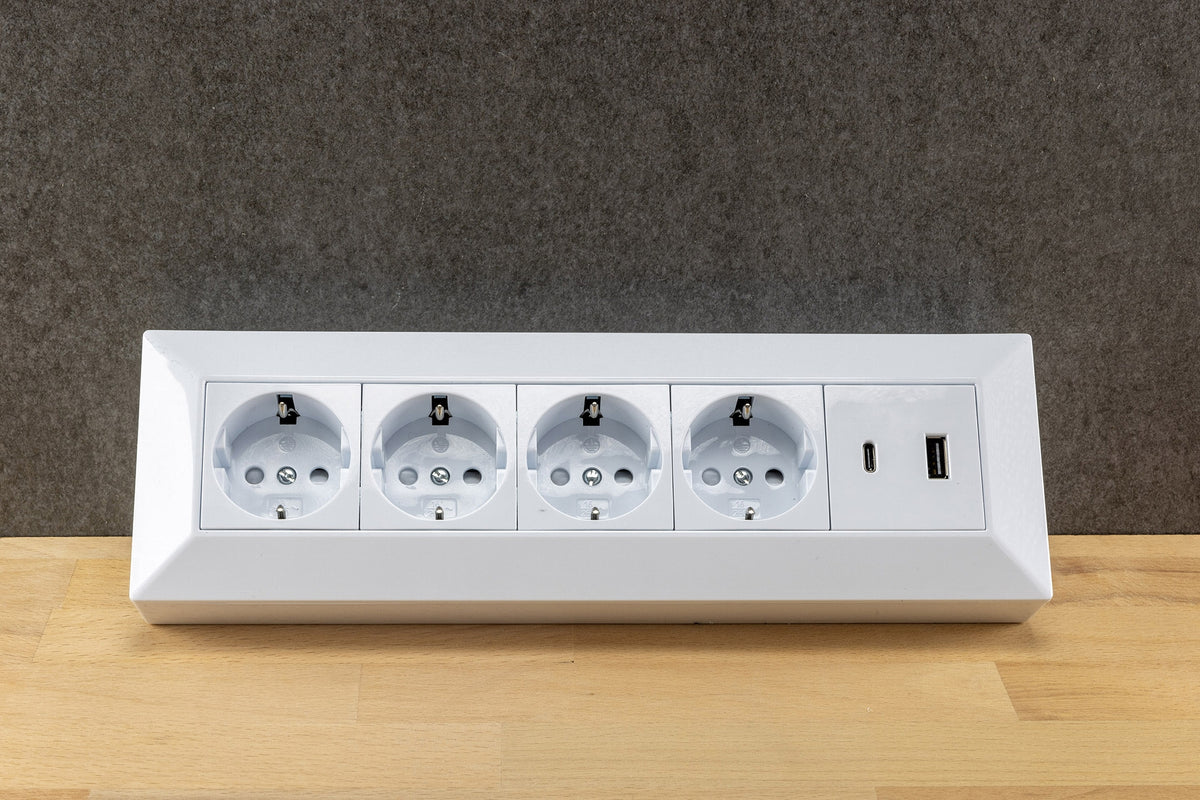 4-fach Steckdosenblock, USB-A+C, weiß 250V~/ 16A, Aufbaumontage, USB 3,1A, PD