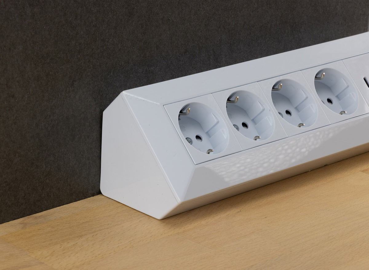 4-fach Steckdosenblock, USB-A+C, weiß 250V~/ 16A, Aufbaumontage, USB 3,1A, PD