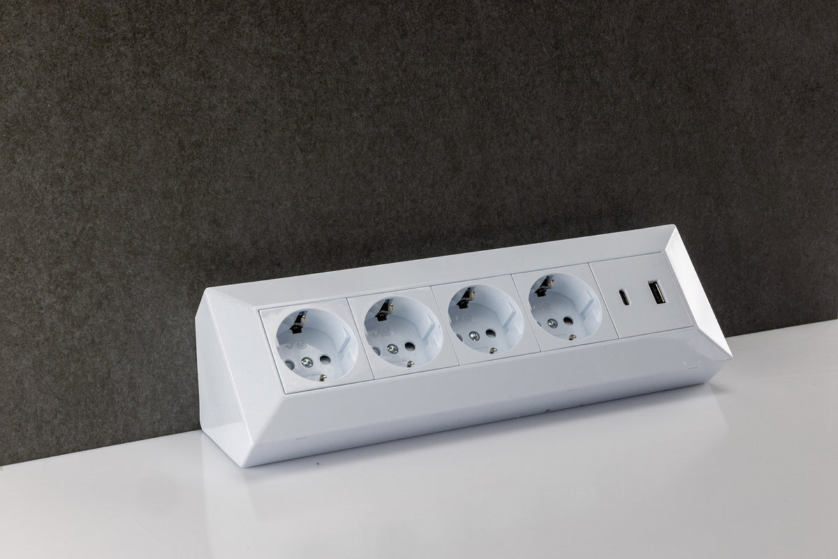 4-fach Steckdosenblock, USB-A+C, weiß 250V~/ 16A, Aufbaumontage, USB 3,1A, PD