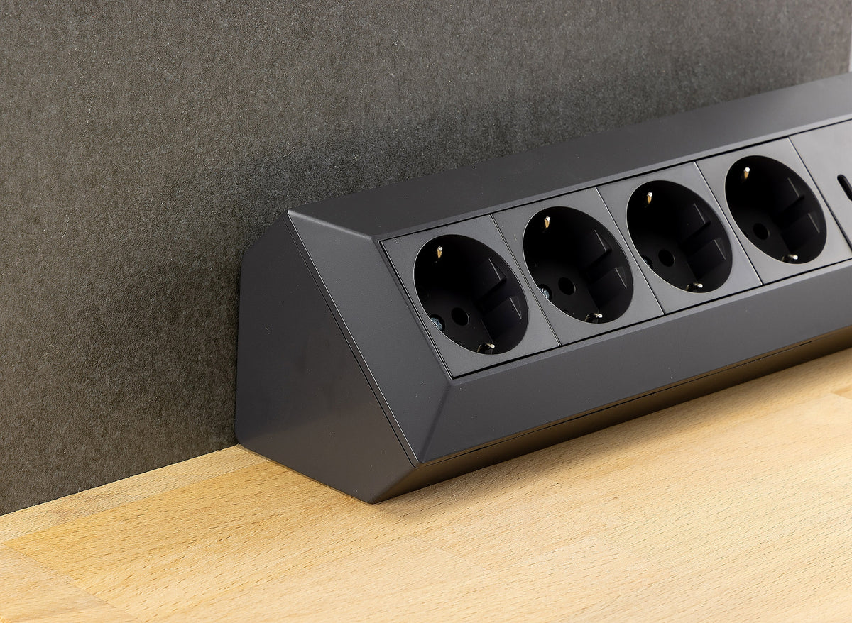 4-fach Steckdosenblock, USB-A+C, schwarz 250V~/ 16A, Aufbaumontage, USB 3,1A, PD