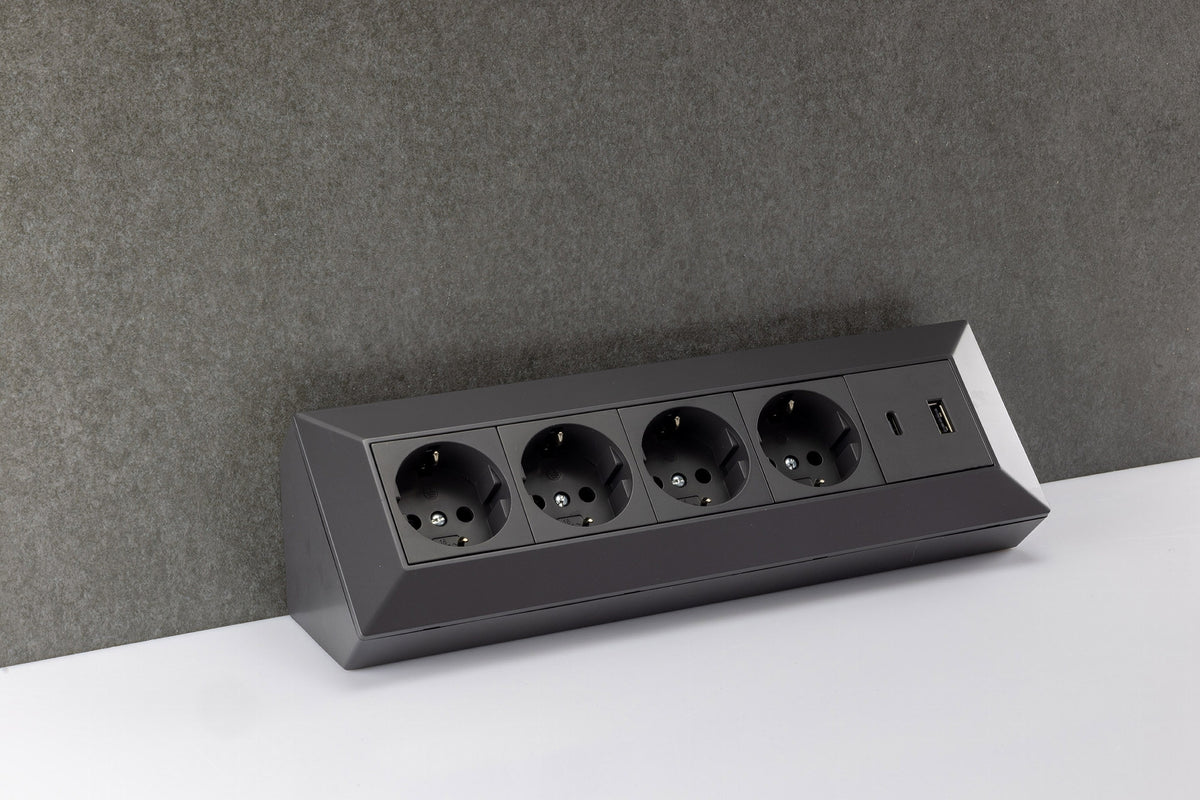 4-fach Steckdosenblock, USB-A+C, schwarz 250V~/ 16A, Aufbaumontage, USB 3,1A, PD