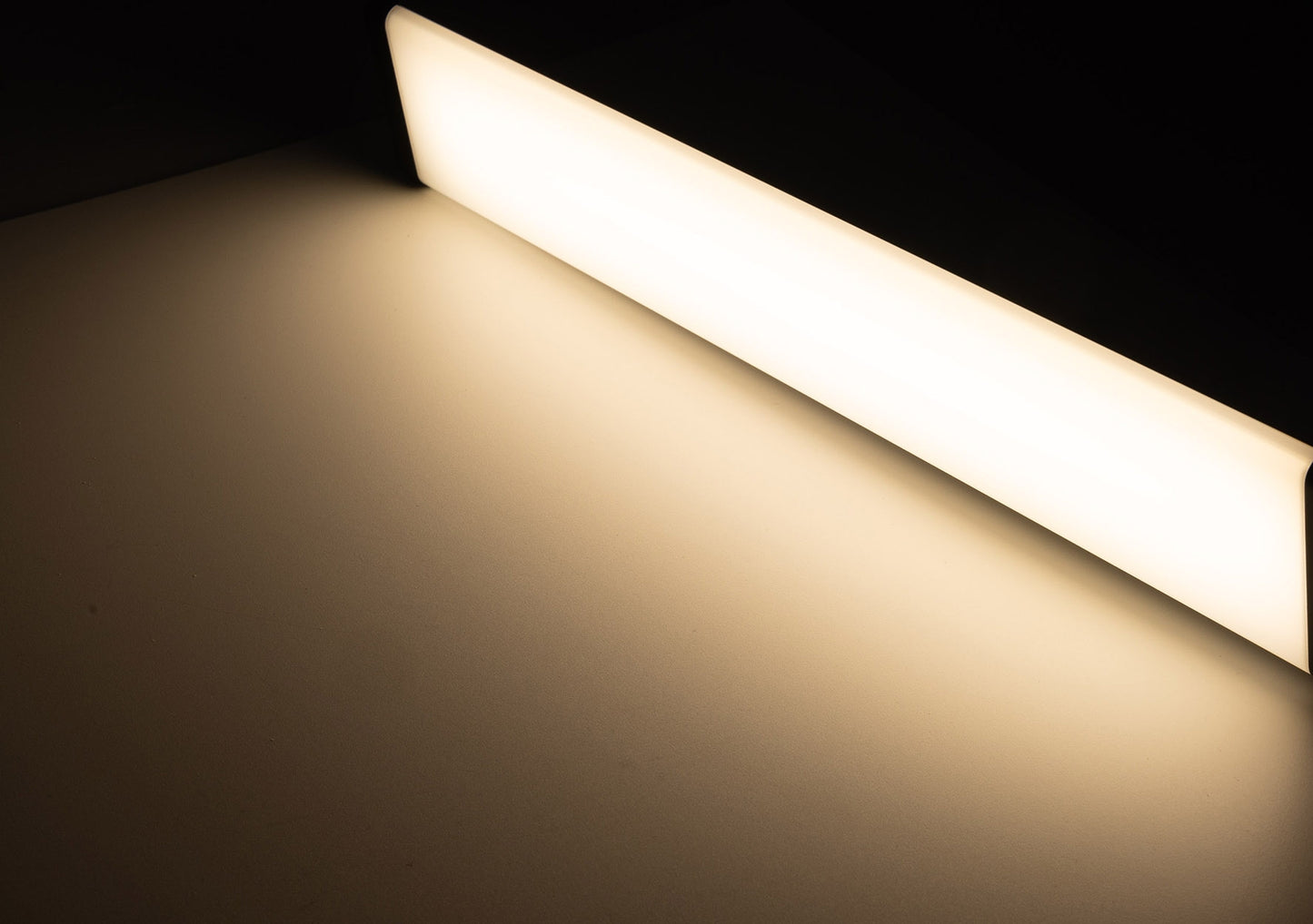 LED Unterbauleuchte "Arusha" schwarz USB A+C PD, 60cm, Licht warmweiß