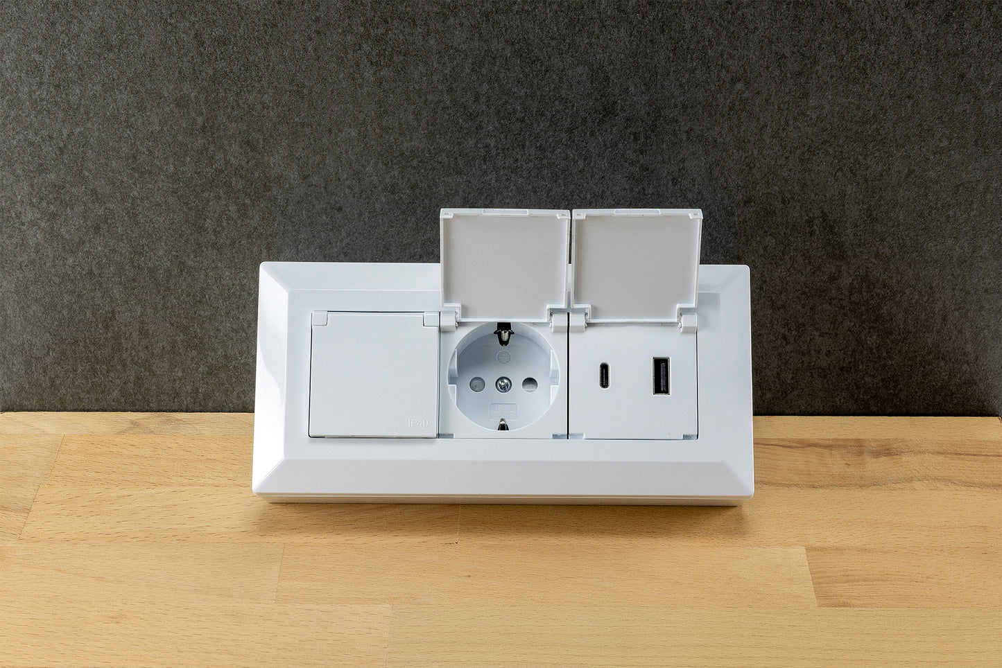 2-fach Steckdosenblock, USB-A+C, weiß 250V~/ 16A, USB 3,1A, PD, mit Klappen