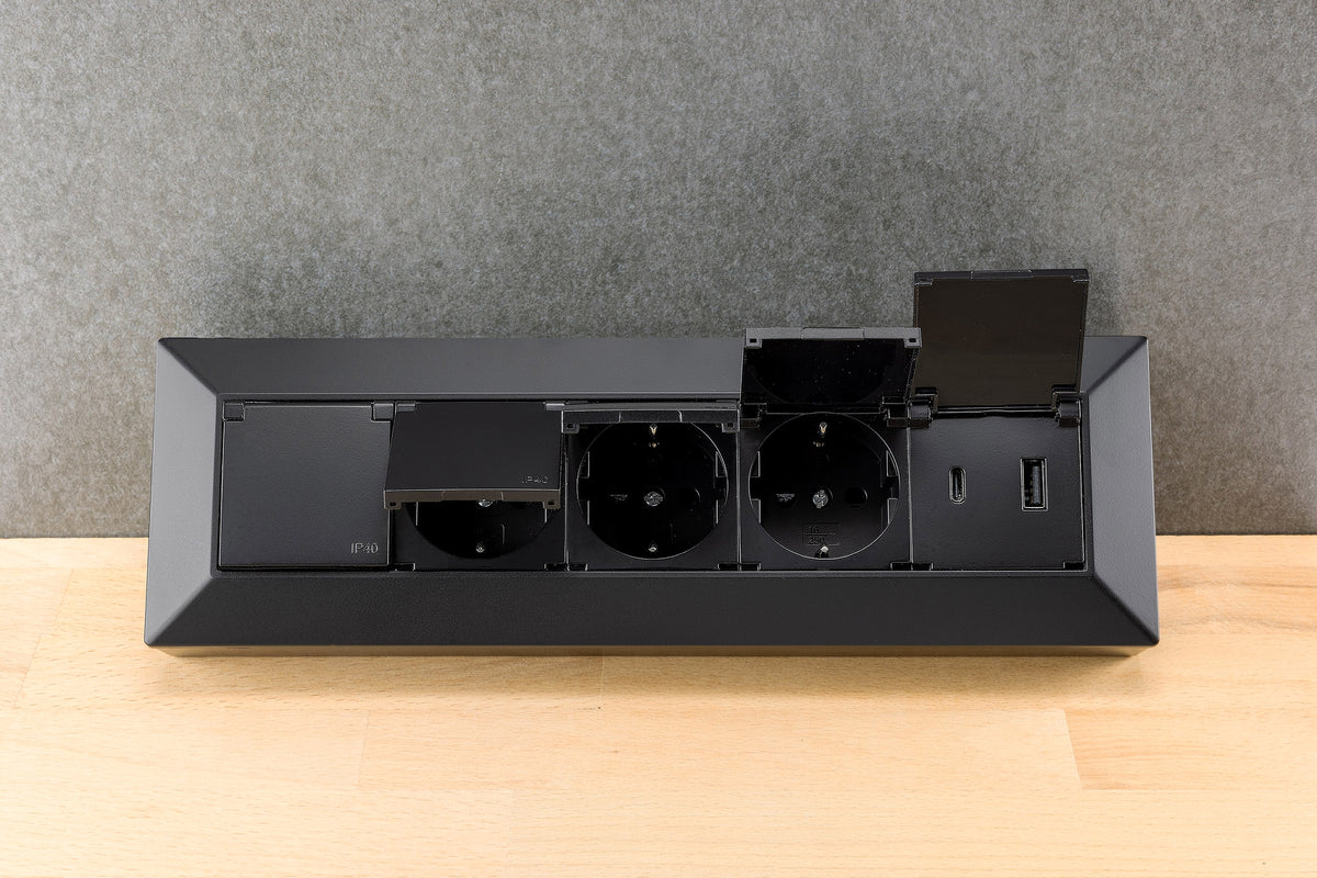 4-fach Steckdosenblock, USB-A+C, schwarz 250V~/ 16A, USB 3,1A, PD, mit Klappen