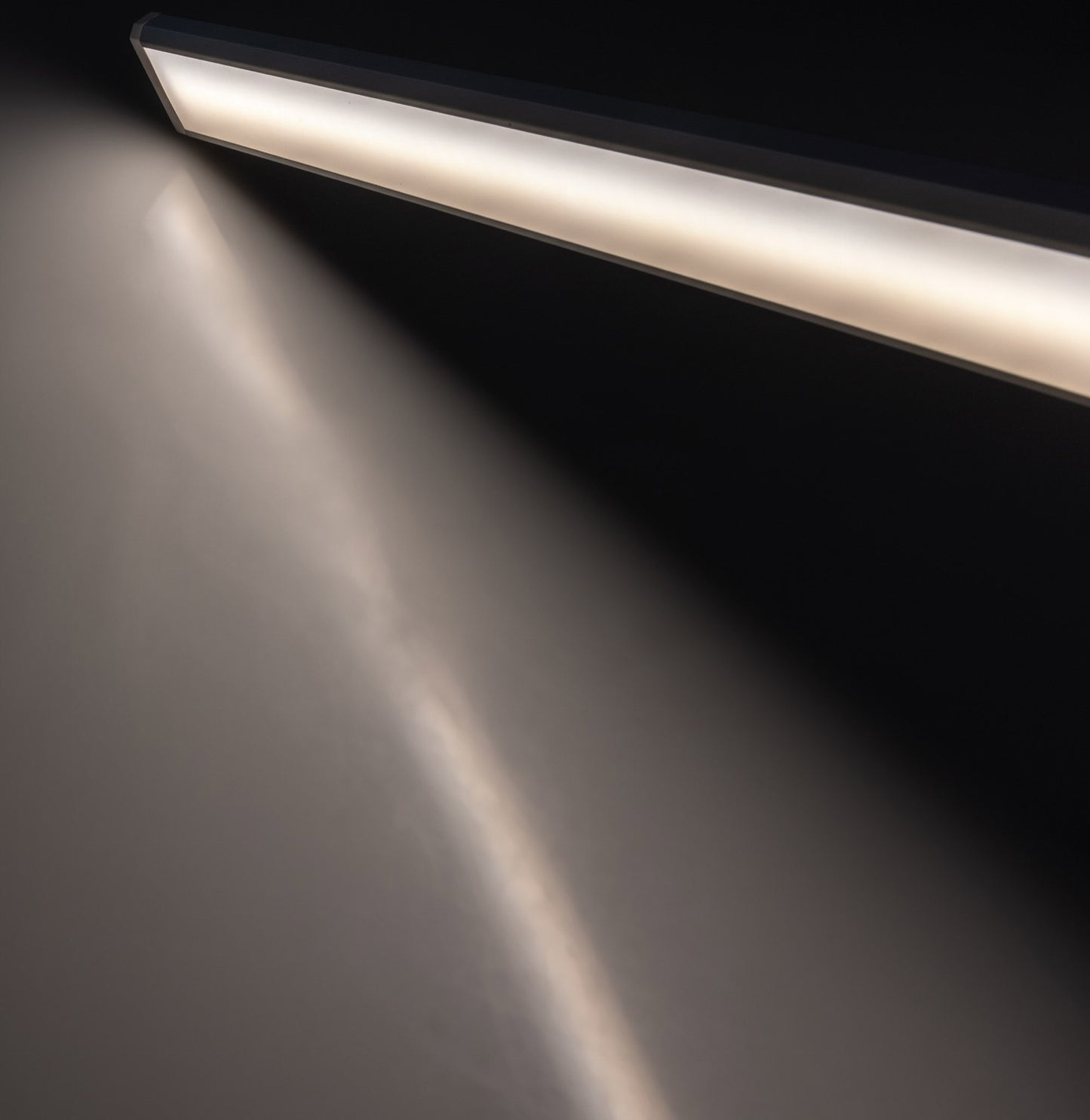 LED Unterbauleuchte "Comprido 600 CCT" 230V, 60cm, IR-Sensor, 3000k - 6500k