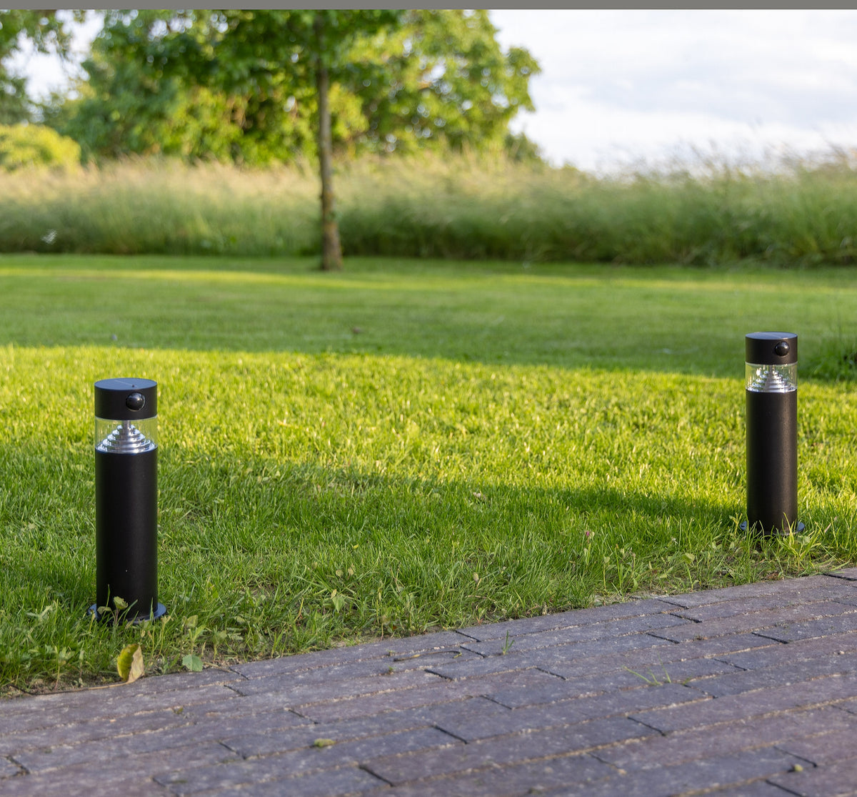 LED Solar Wegeleuchte "SWL-AS30" IP44, warmweiß 3000K, PIR Sensor, 30cm