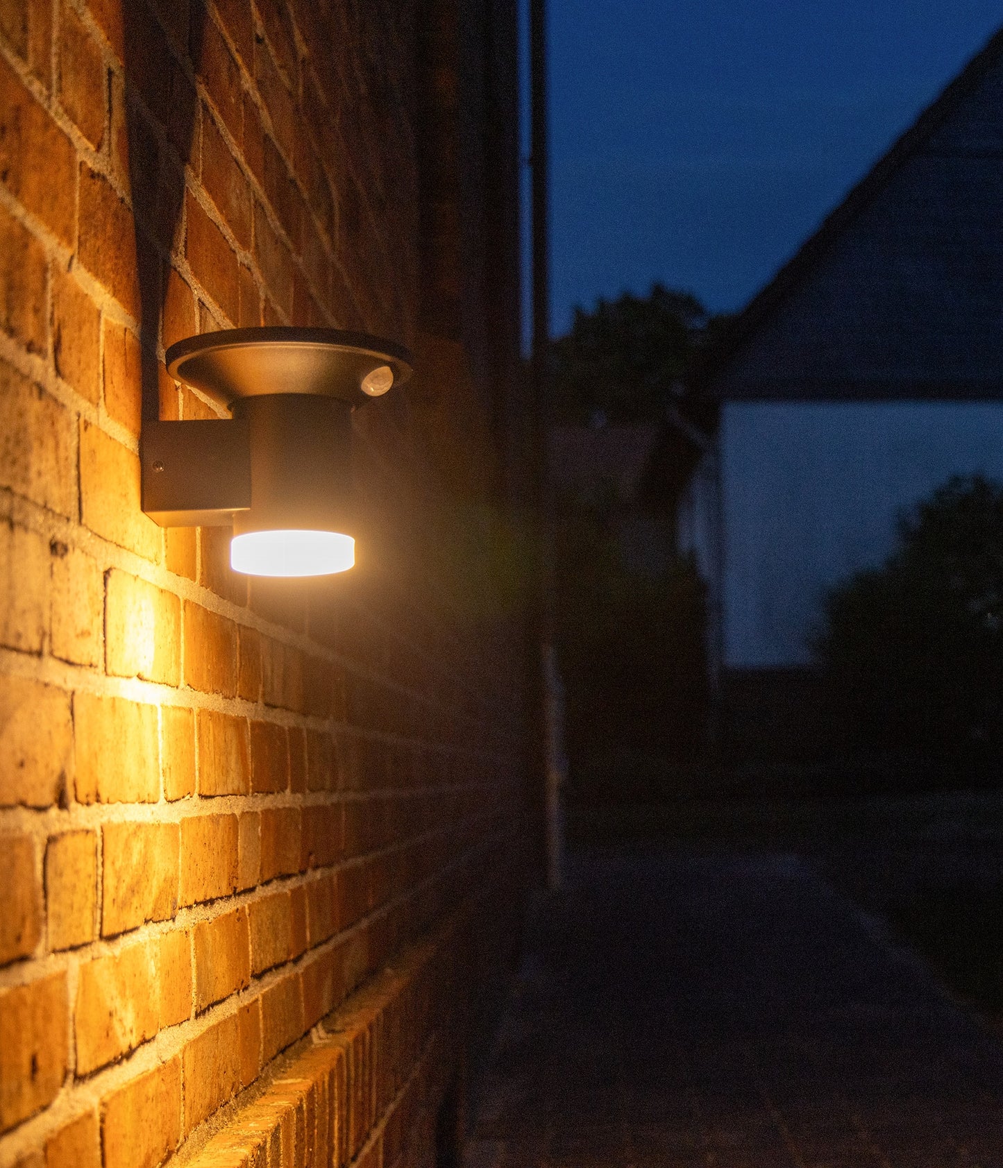 LED Solar Wandleuchte "SWL-AS500" IP44, warmweiß 3000K, PIR Sensor