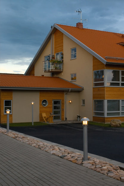 Konstsmide Wandleuchte Heimdal, silbergrau, opales Glas