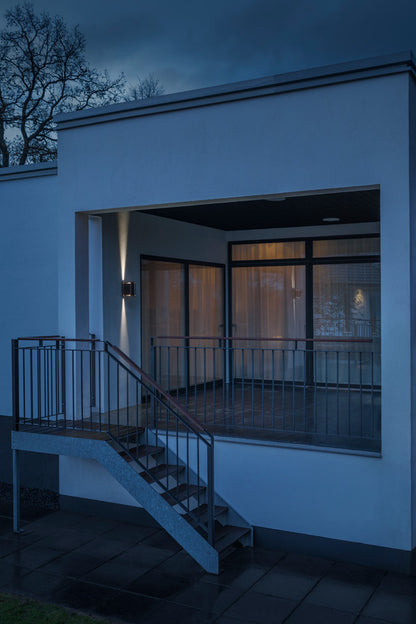 Konstsmide Vale Wandl. 2x5W LED schw/ku, verstellb.Lichtaustr., dimmbar