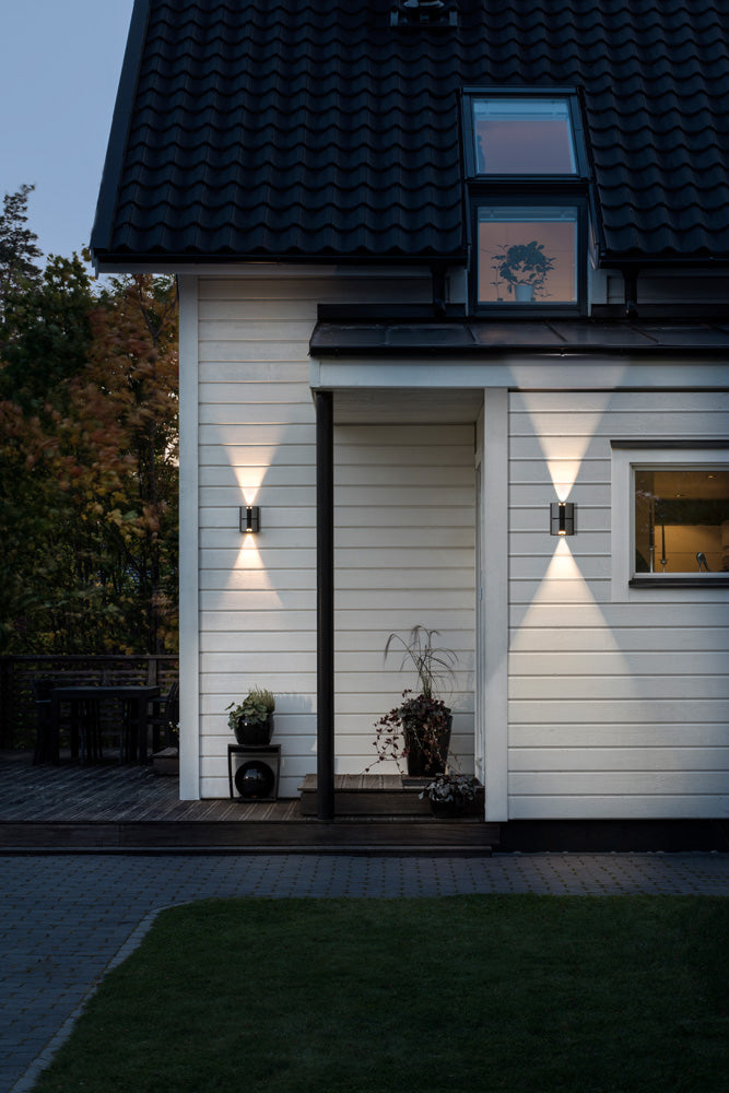 Konstsmide Vidar Wandl. 2x5W LED schw/sil, verstellb.Lichtaustr.,dimmb.