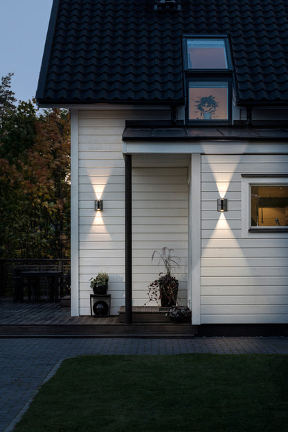 Konstsmide Vidar Wandl. 2x5W LED schw/sil, verstellb.Lichtaustr.,dimmb.