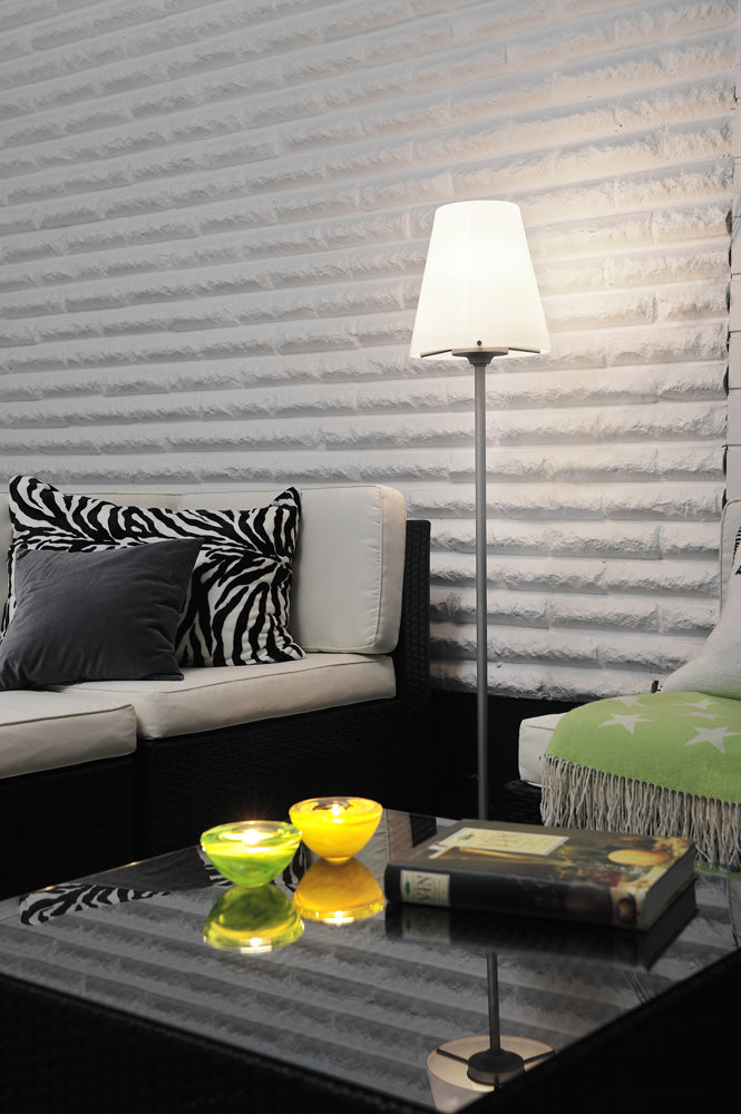 Konstsmide Stehleuchte Lucca, silbergrau lackiertes Aluminium