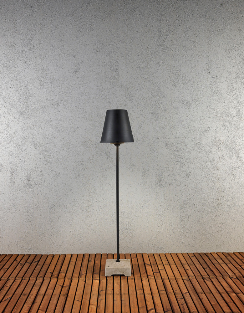 Konstsmide Stehleuchte Lucca, schwarz, lackiertes Metall