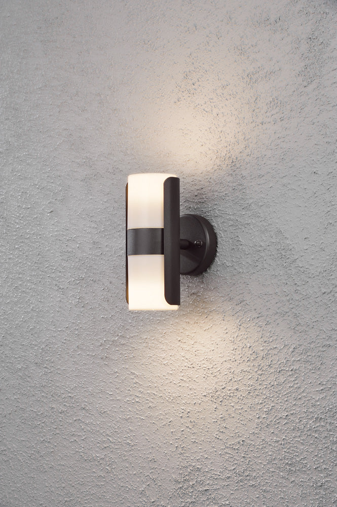 Konstsmide Wandleuchte Modena schwarz, opalfarbenes Acrylglas
