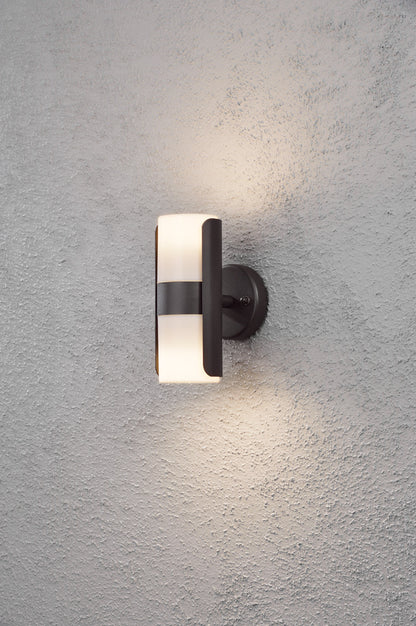 Konstsmide Wandleuchte Modena schwarz, opalfarbenes Acrylglas