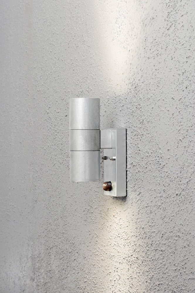 Konstsmide Halogenspot Modena galvanisiert, klares Glas, mit Sensor