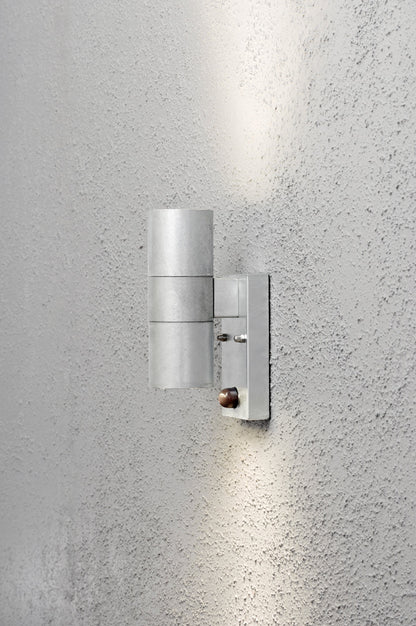 Konstsmide Halogenspot Modena galvanisiert, klares Glas, mit Sensor