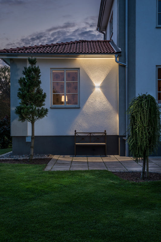 Konstsmide Chieri Wandl. 8W LED, weiss, IP54