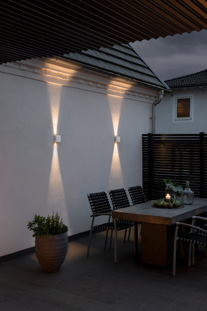 Konstsmide Chieri Wandl. 2x6W LED weiss, verstellbarer Lichtaustritt