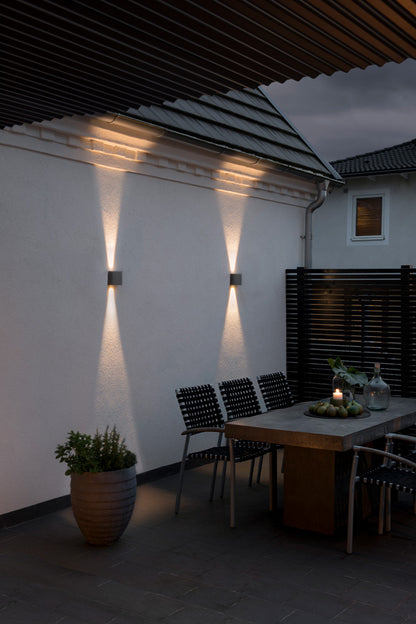 Konstsmide Chieri Wandl. 2x6W LED antrazit, verstellbarer Lichtaustritt