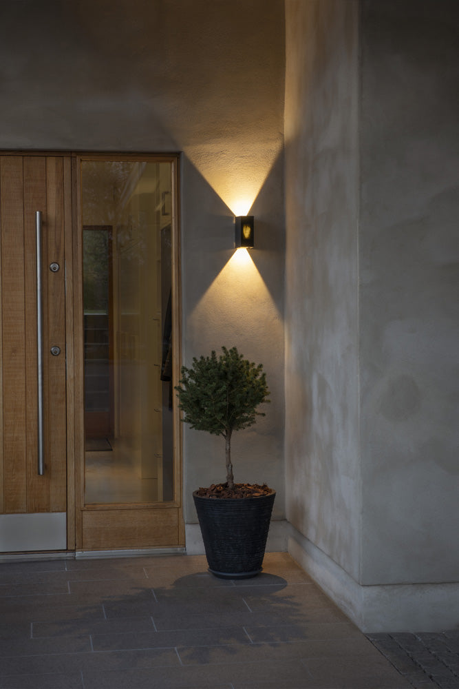 Konstsmide Cremona Wandl, anthr, dig, Flamme, 2x3Watt, LED , mit Fernb.