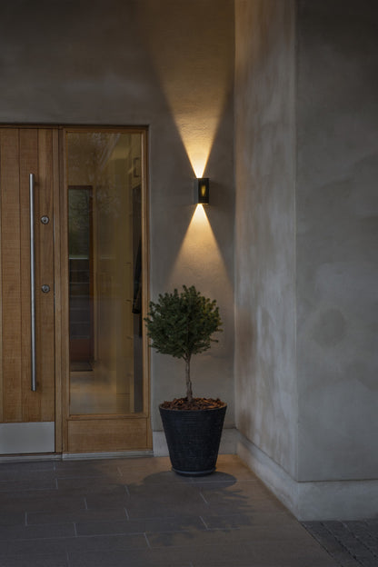 Konstsmide Cremona Wandl, anthr, dig, Flamme, 2x3Watt, LED , mit Fernb.