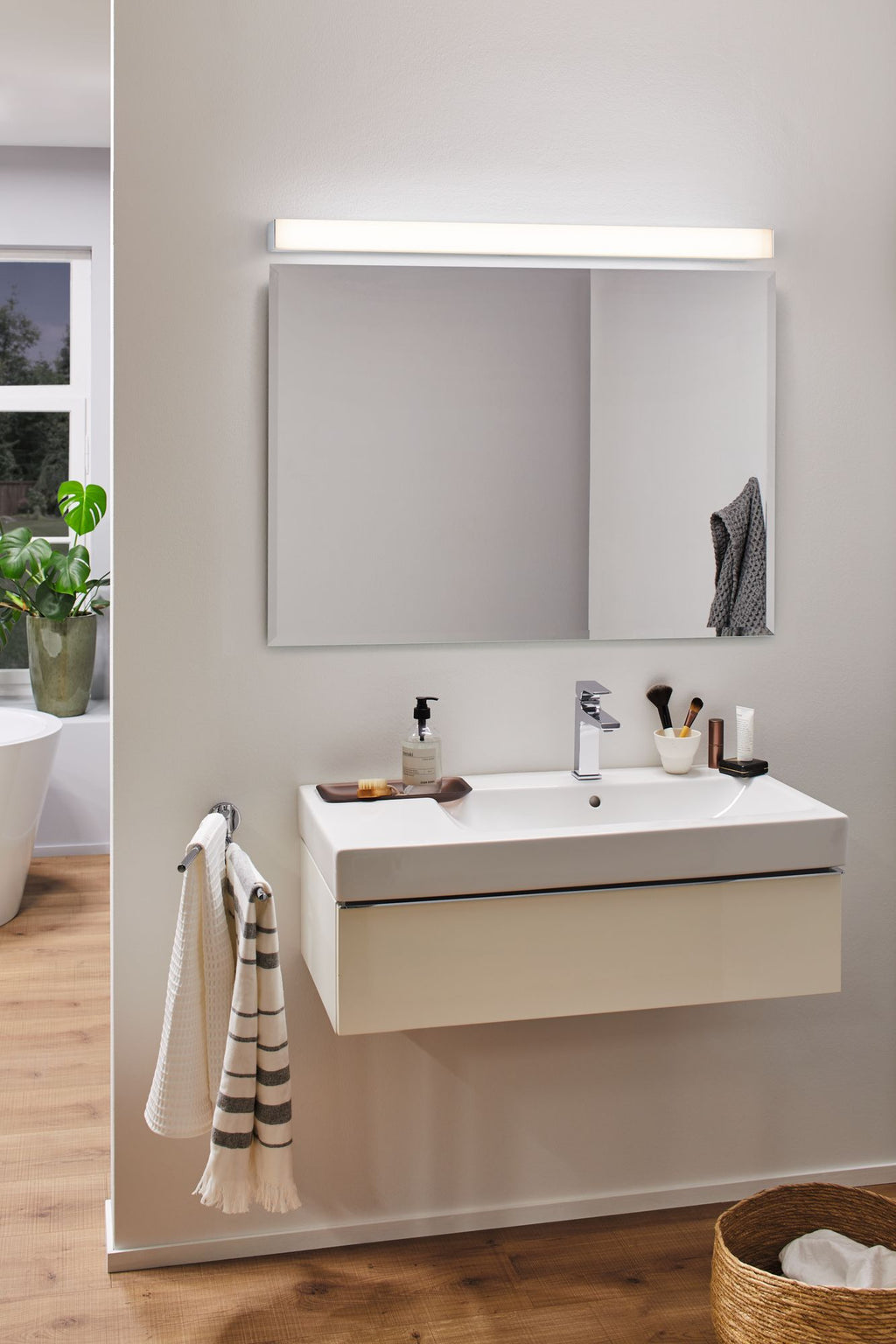 Paulmann WallCeiling HomeSpa Tova IP44 TunW LED 6,2W 600mm Chrom/Weiß 230V Metall/Acryl