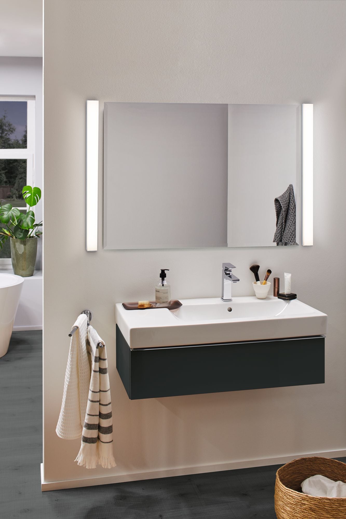 Paulmann WallCeiling HomeSpa Tova IP44 TunW LED 8,7W 900mm Chrom/Weiß 230V Metall/Acryl
