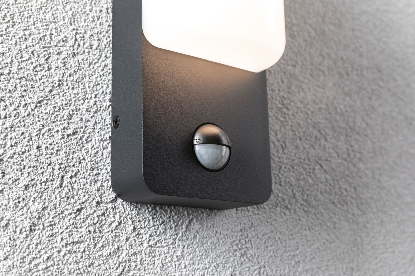 Paulmann LED Außenwandleuchte Bonnie Dämmerungsgesteuerter Bewegungsmelder (IR) insektenfreundlich und seewasserresistent IP44  93x77mm 2200 - 3000K 8,5W 560lm 230V  Anthrazit Aluminium