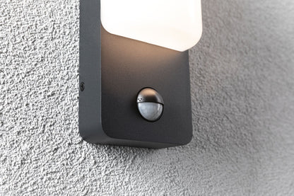Paulmann LED Außenwandleuchte Bonnie Dämmerungsgesteuerter Bewegungsmelder (IR) insektenfreundlich und seewasserresistent IP44  93x77mm 2200 - 3000K 8,5W 560lm 230V  Anthrazit Aluminium