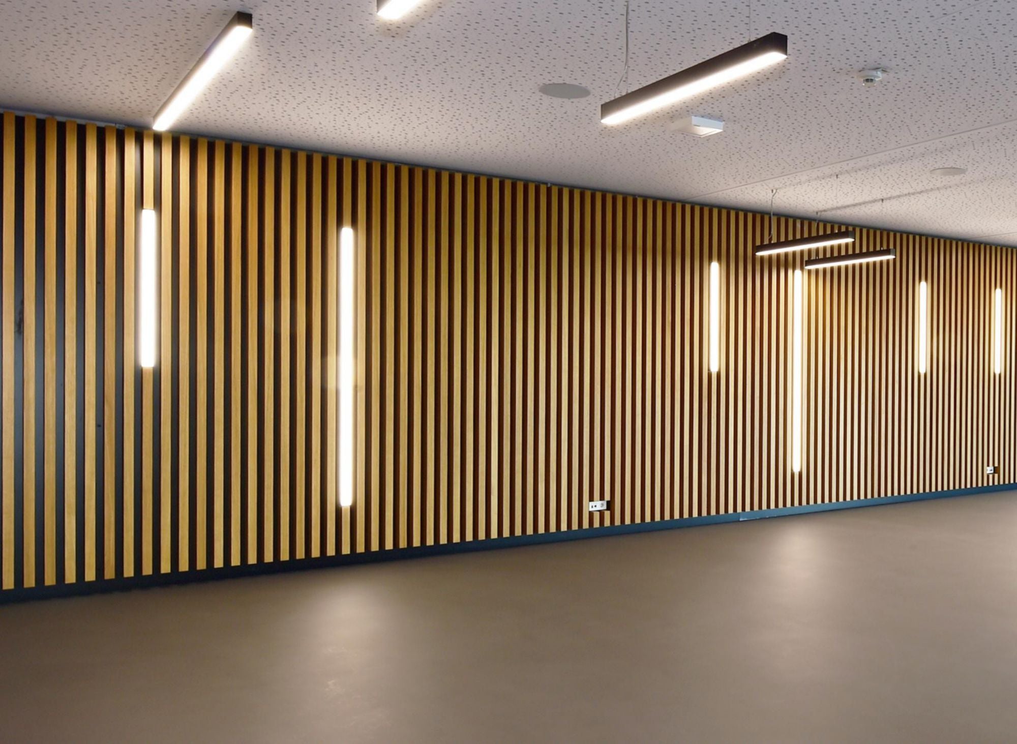 Deko-Light PLANO BSH für Wandmontage, 85 x 38mm, alu eloxiert mit LED-Träger, 2m